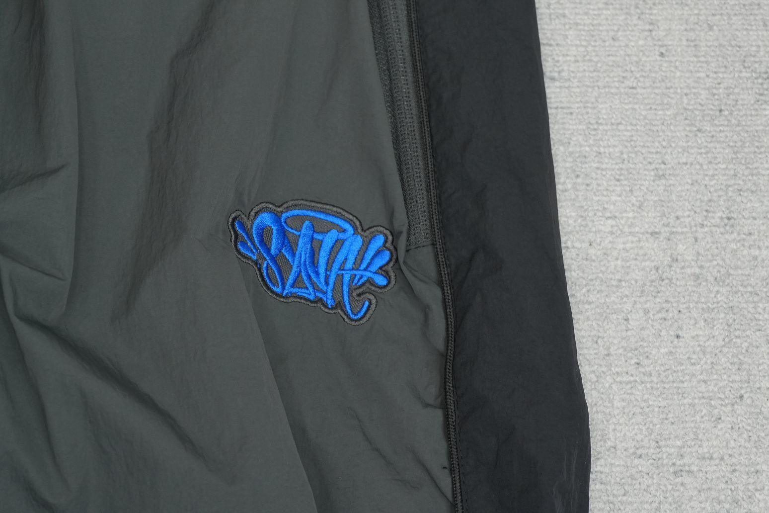 S - SWEATPANTS