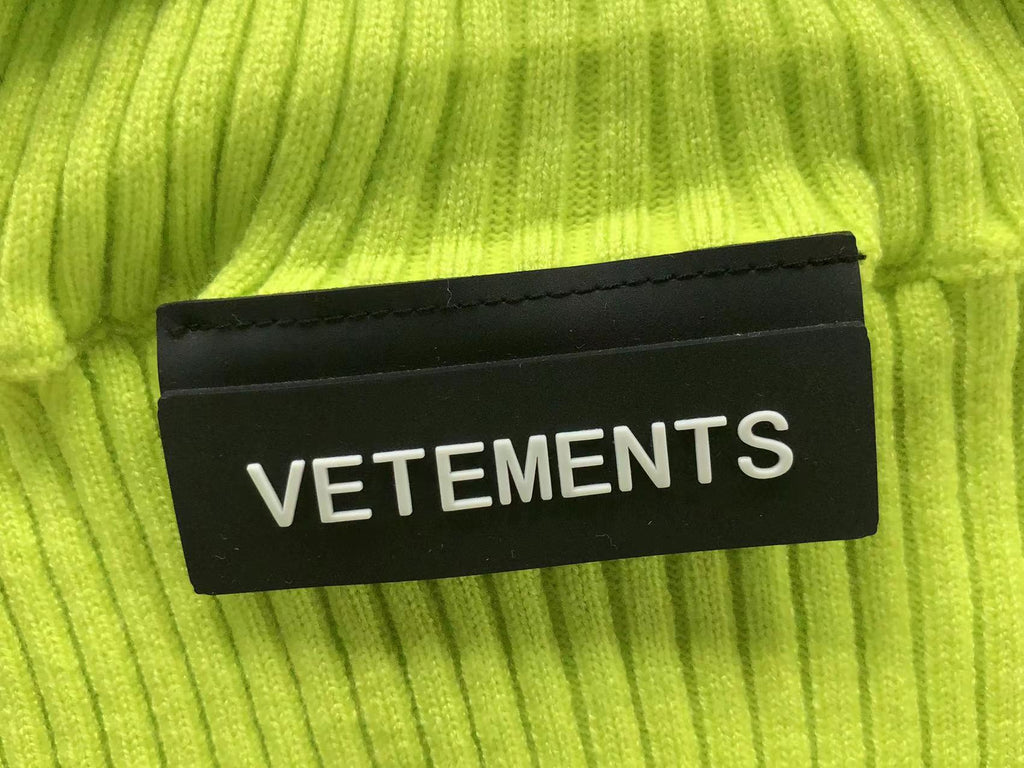 V - SWEATER