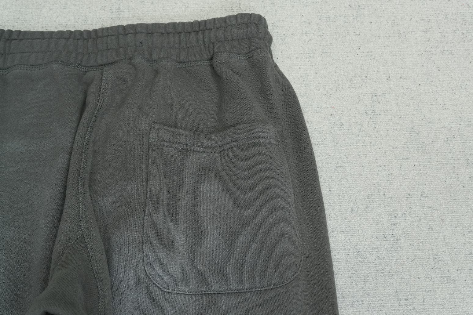S - SWEATPANTS