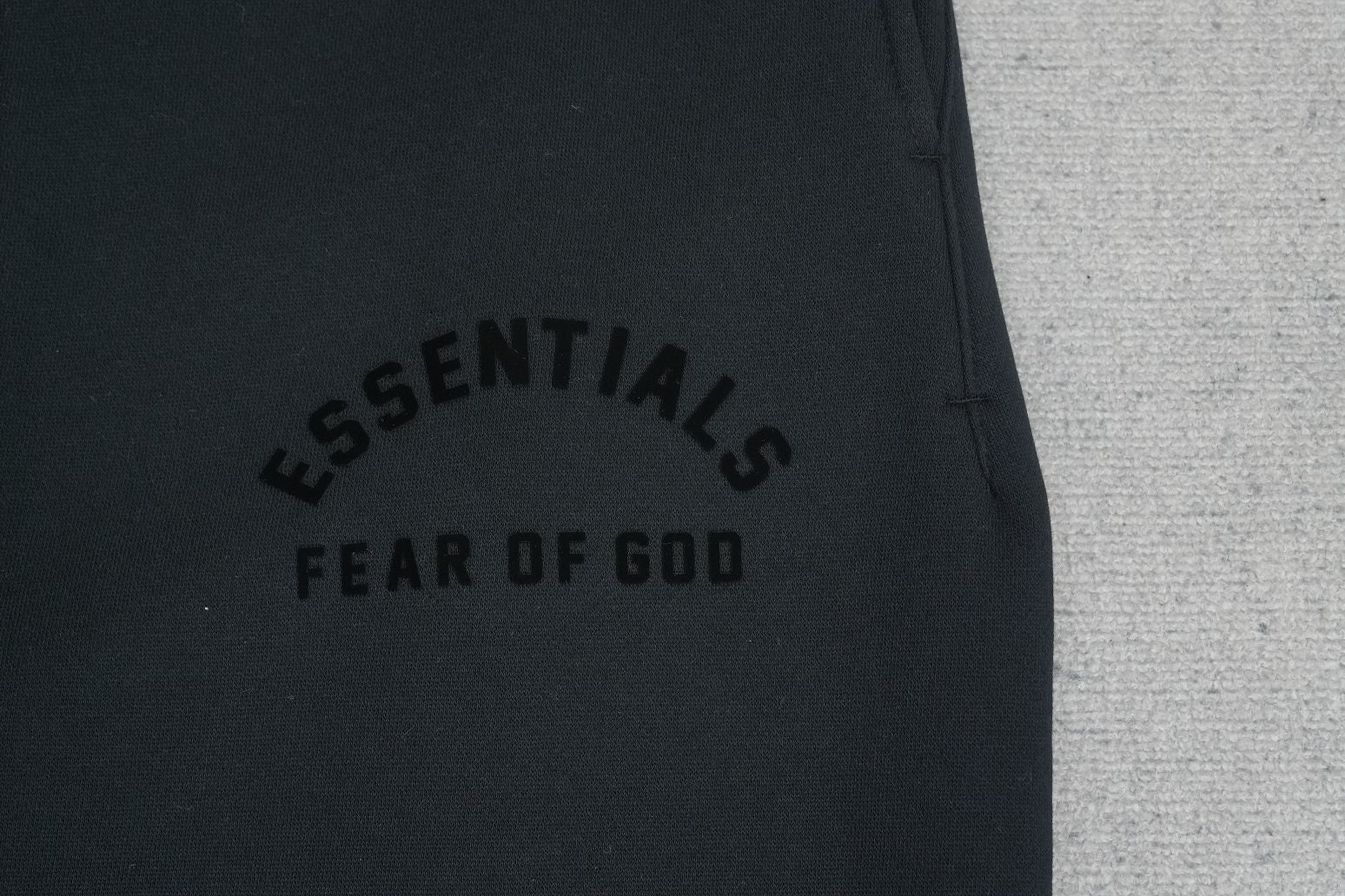 F - SWEATPANTS