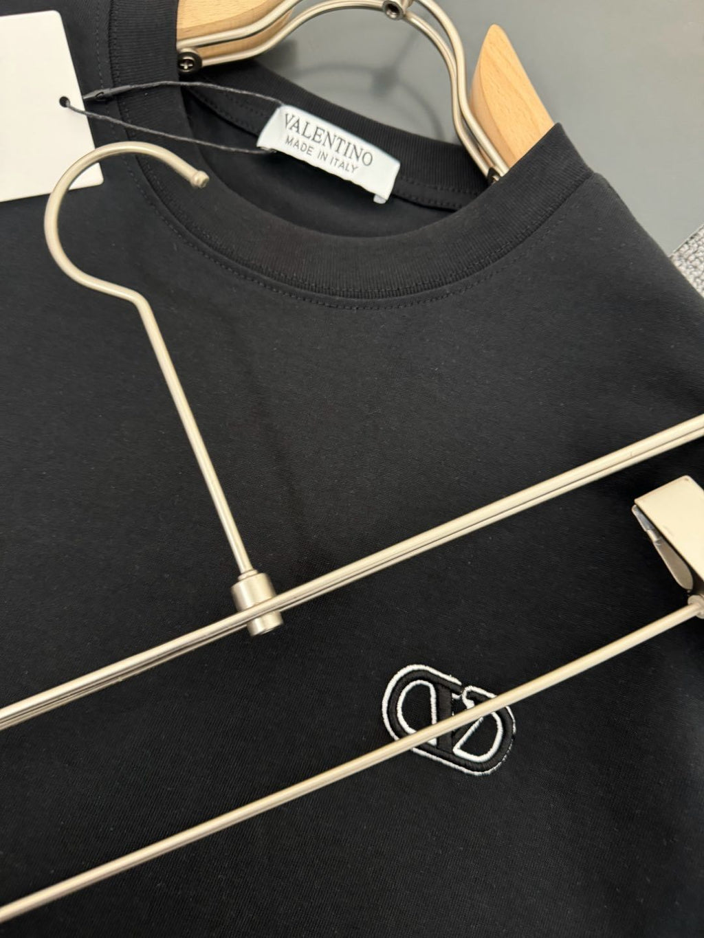 V - TSHIRT