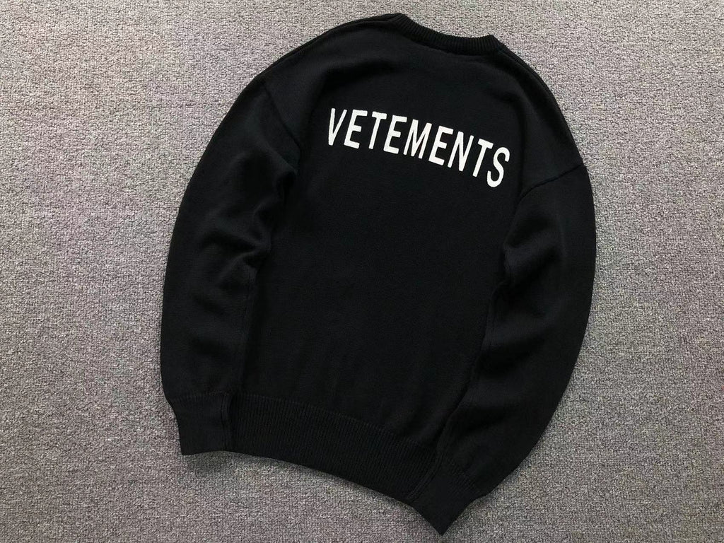 V - SWEATER