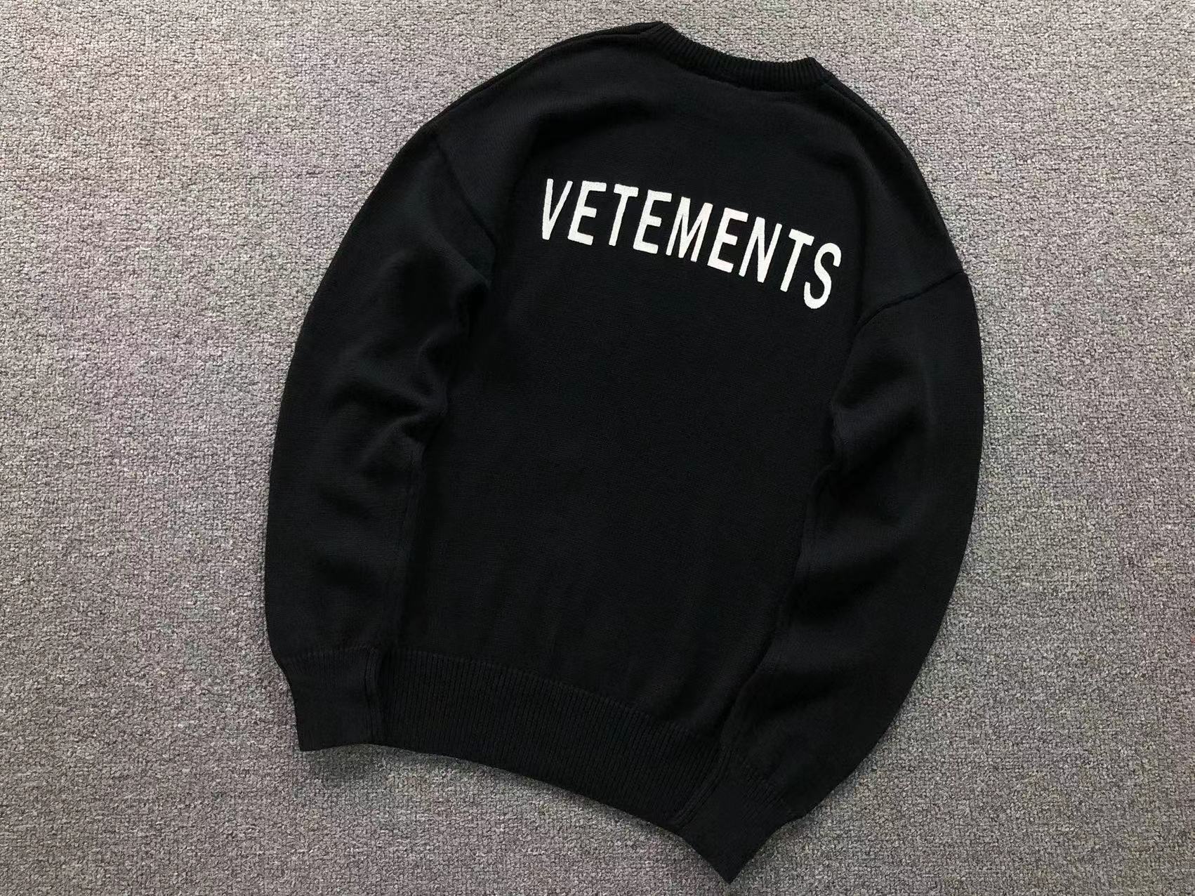 V - SWEATER