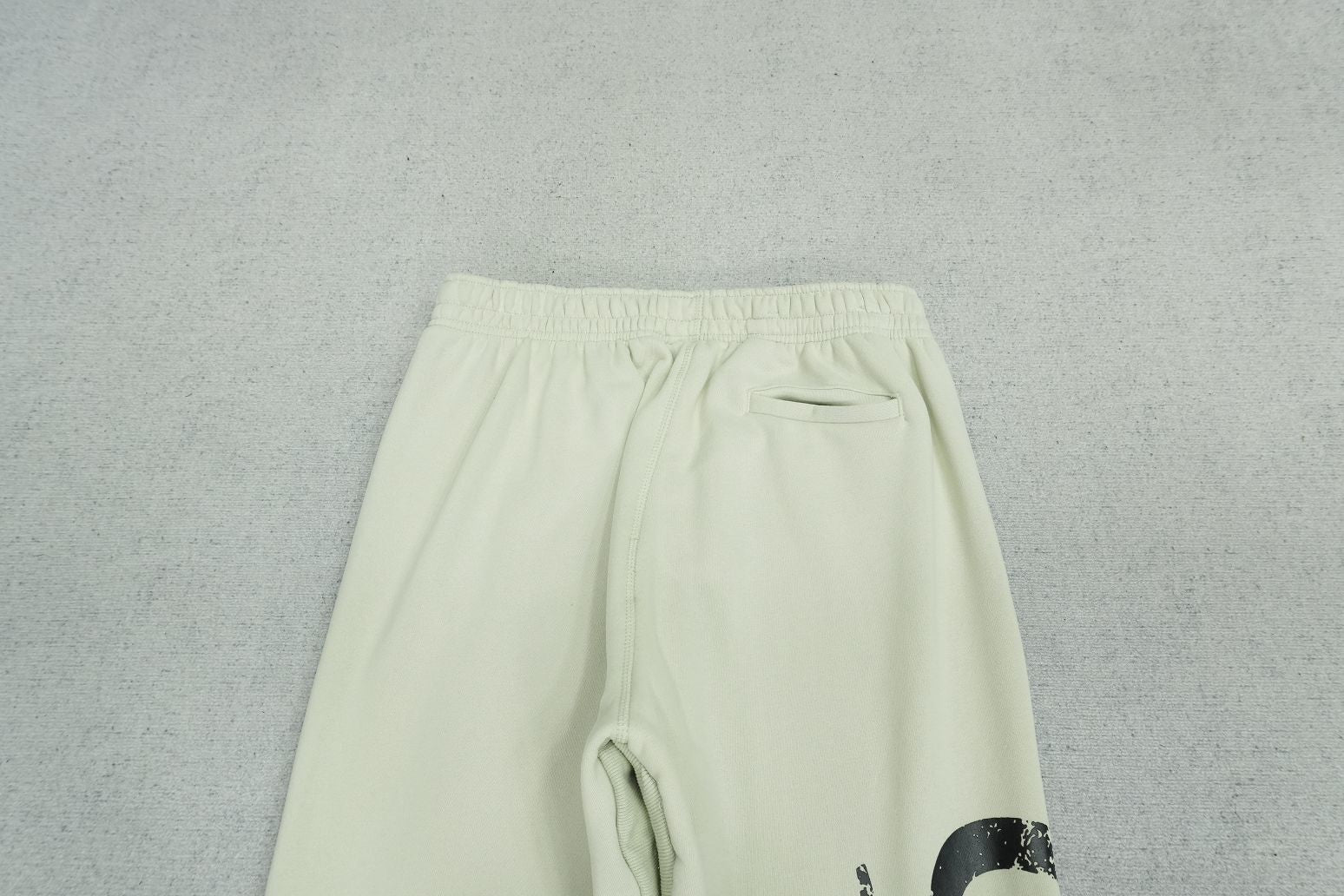 C - SWEATPANTS