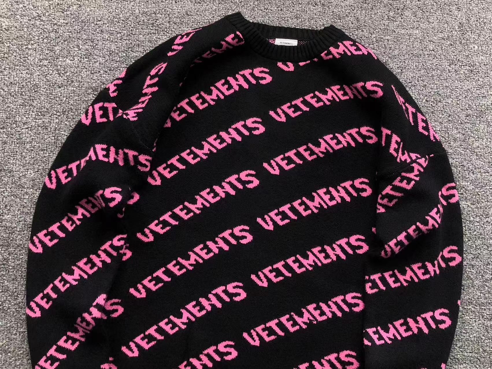 V - SWEATER