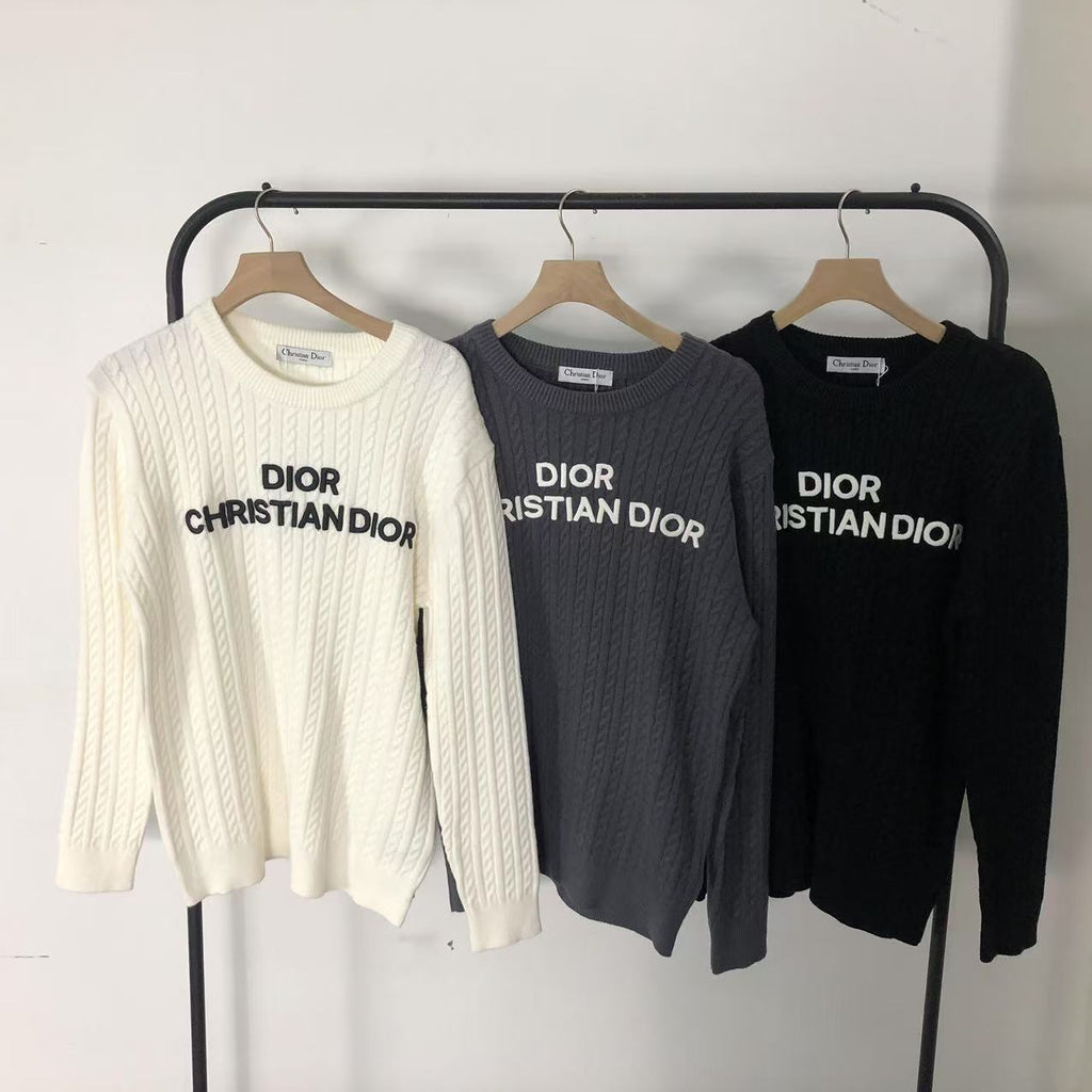 D - SWEATER