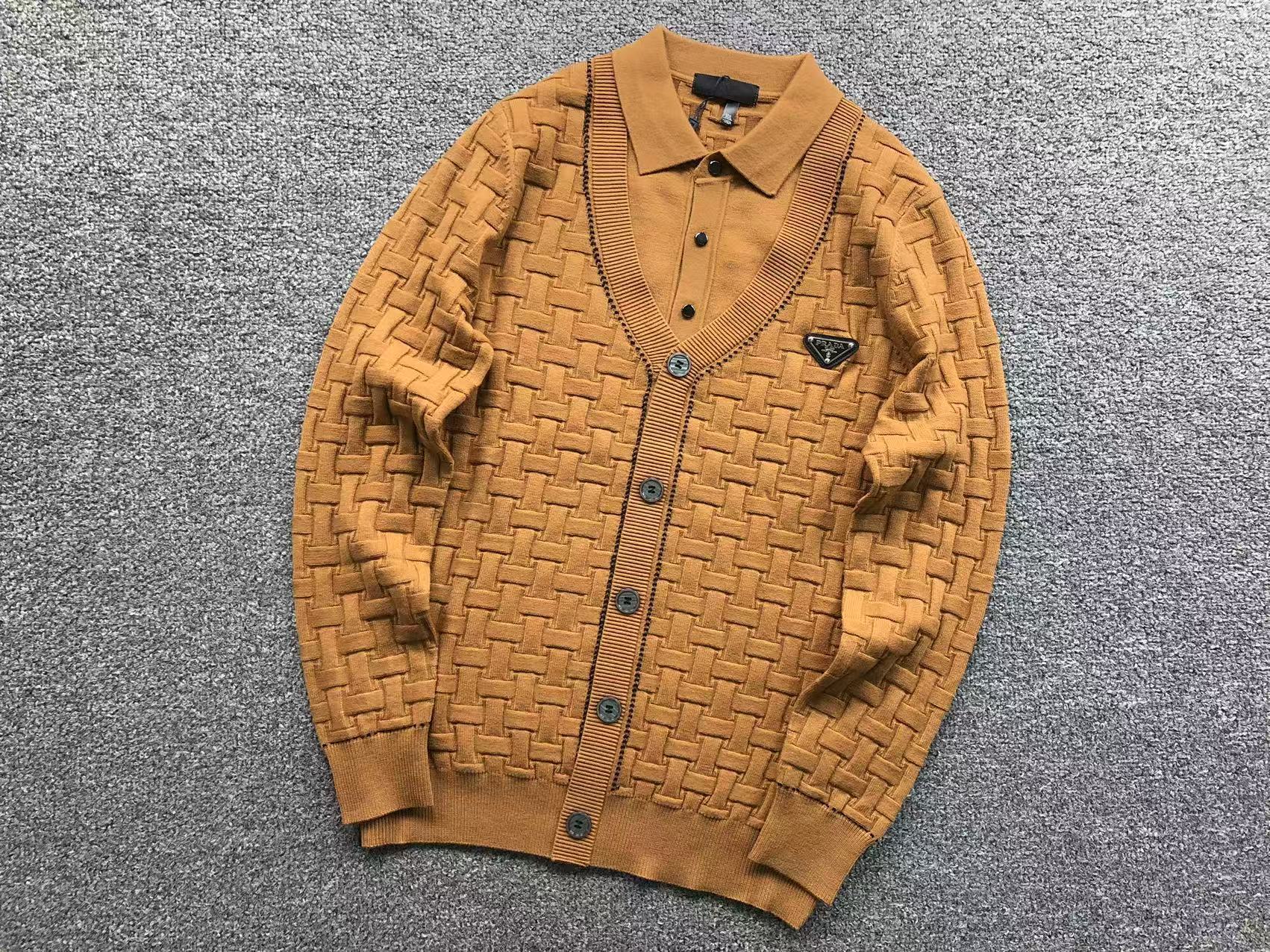 P - SWEATER
