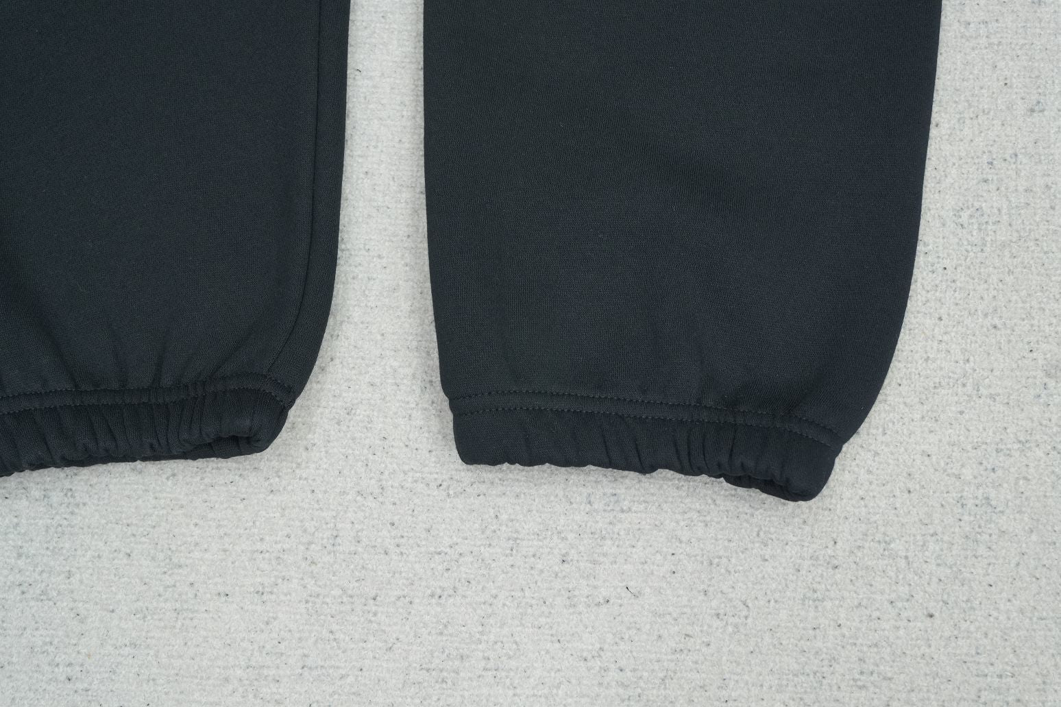 F - SWEATPANTS