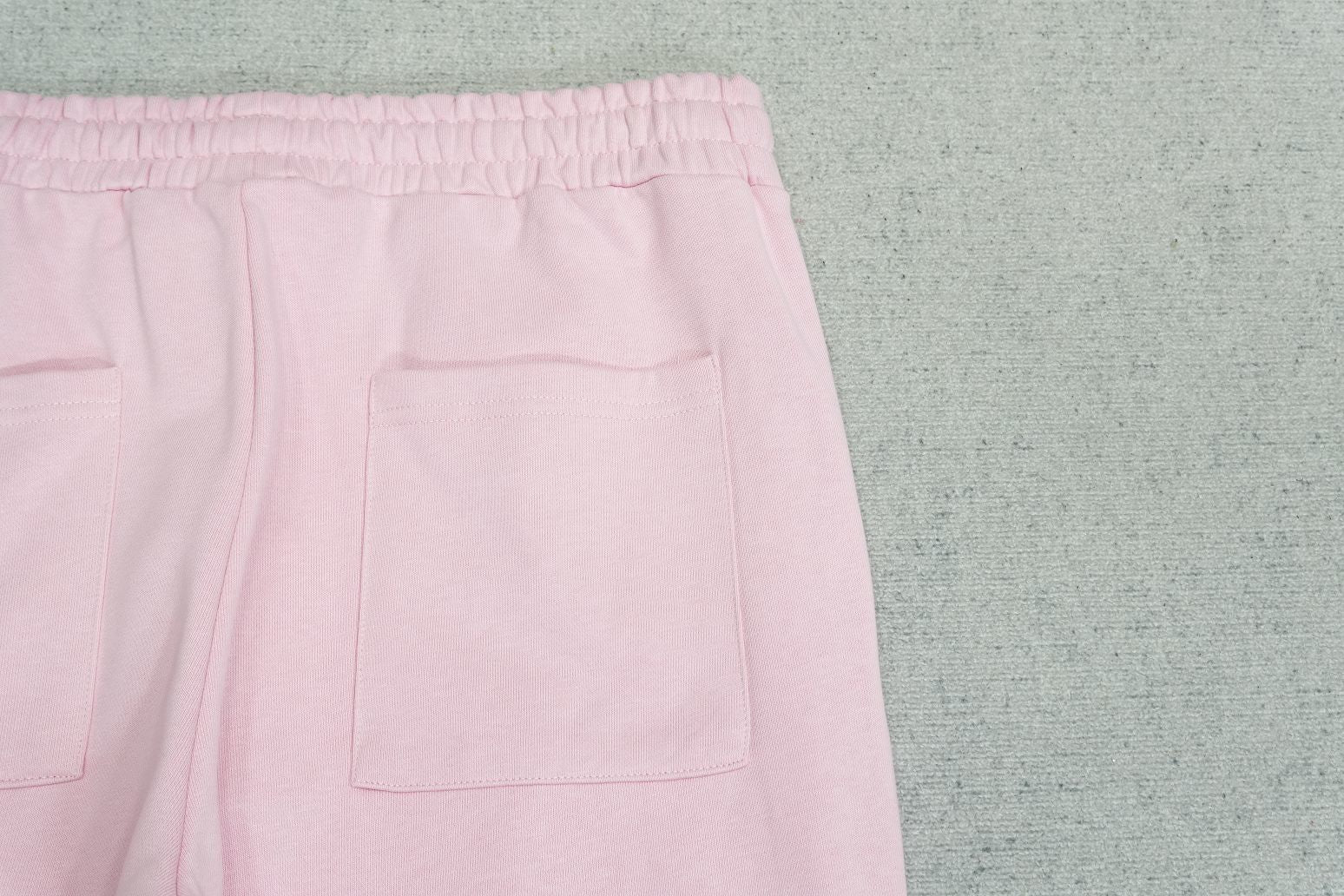 V - SWEATPANTS