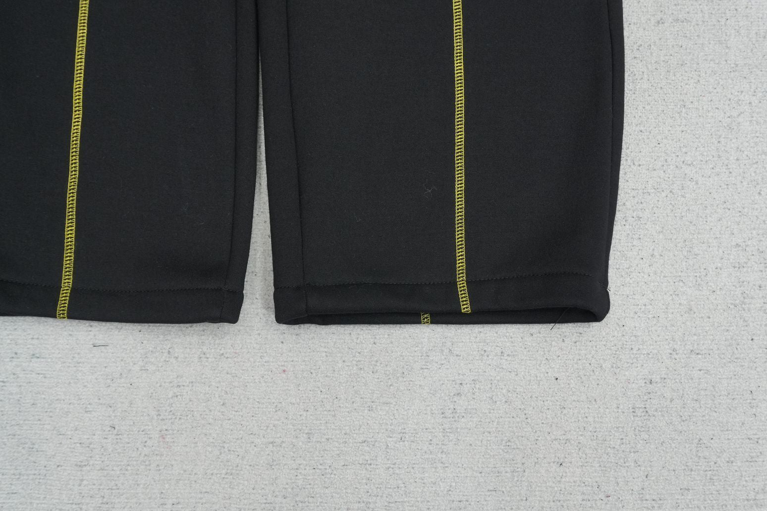 C - SWEATPANTS