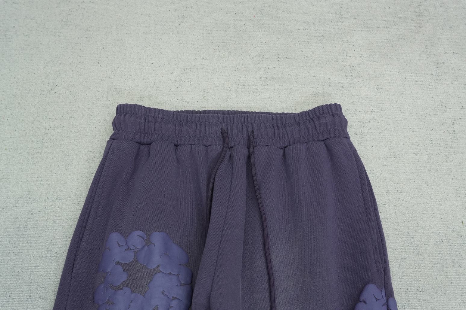 D - SWEATPANTS