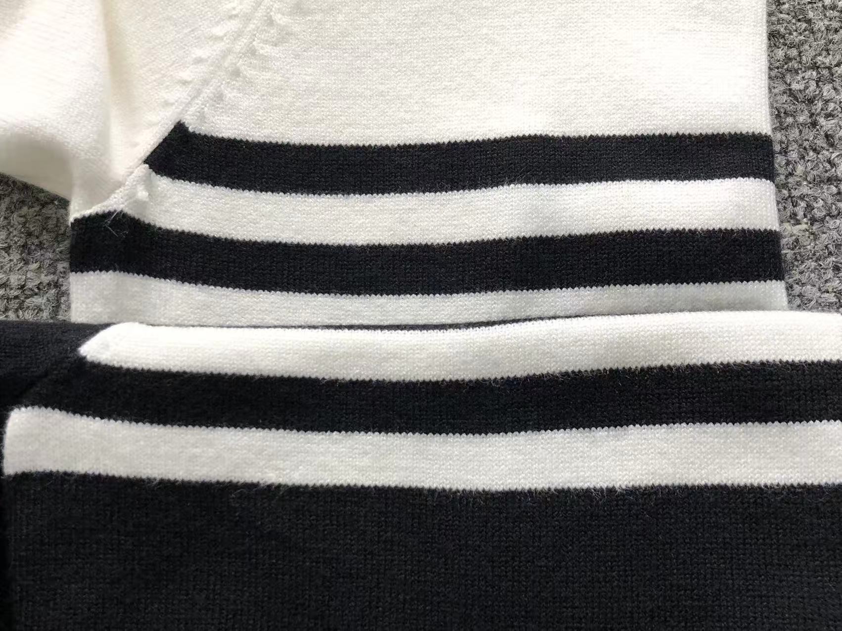 P - SWEATER