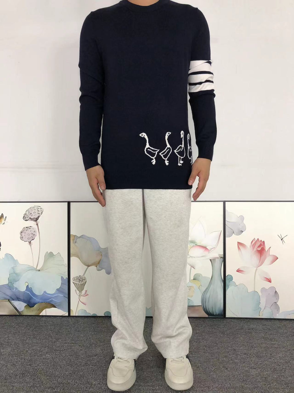 T - SWEATER