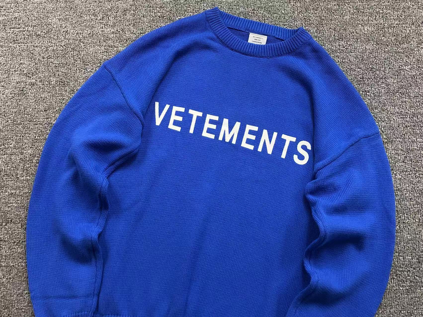 V - SWEATER