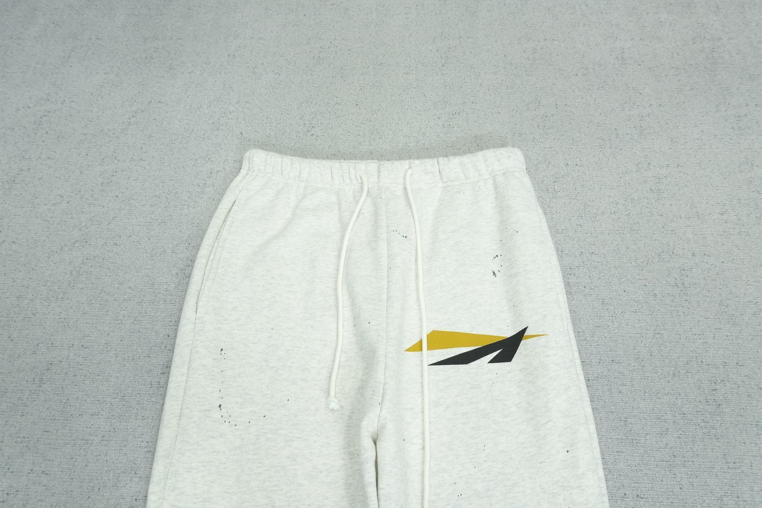 F - SWEATPANTS