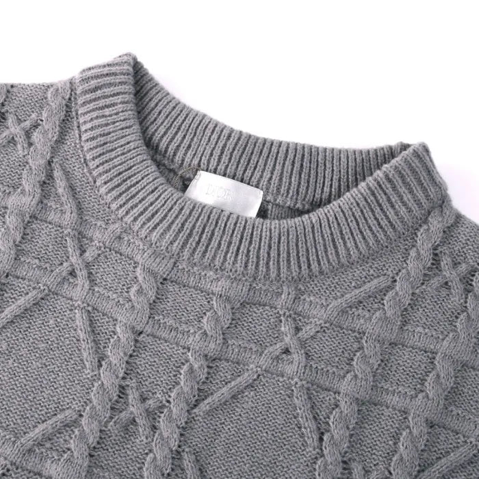 D - SWEATER