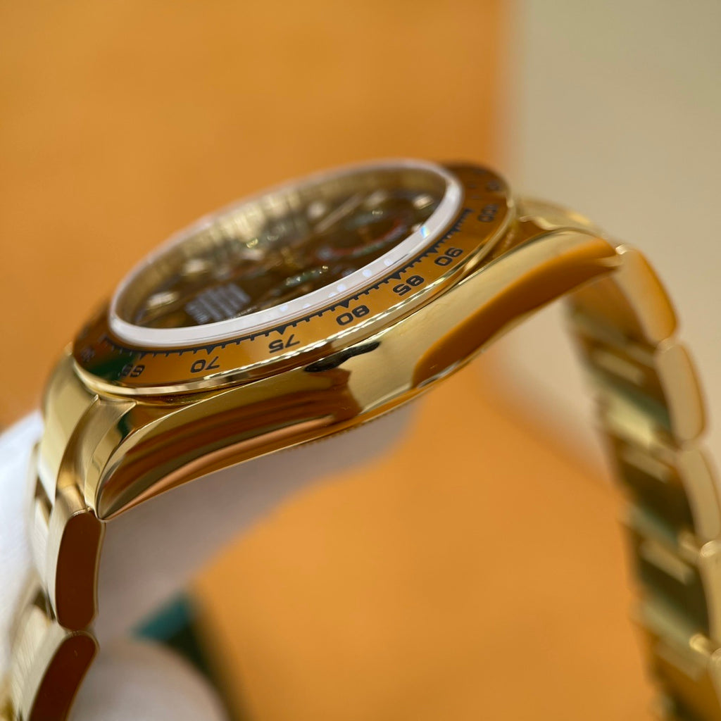 M - Watch