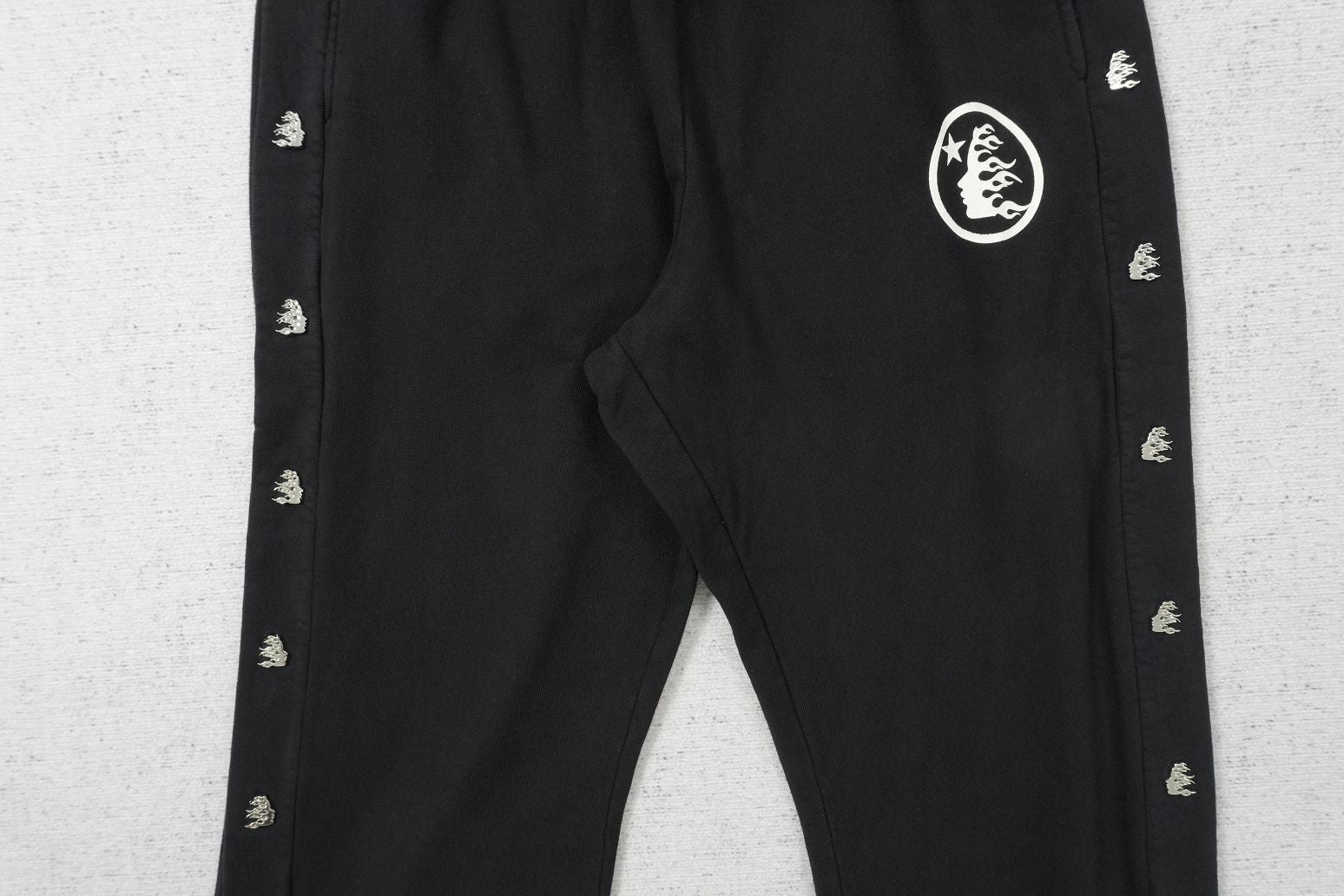 H - SWEATPANTS