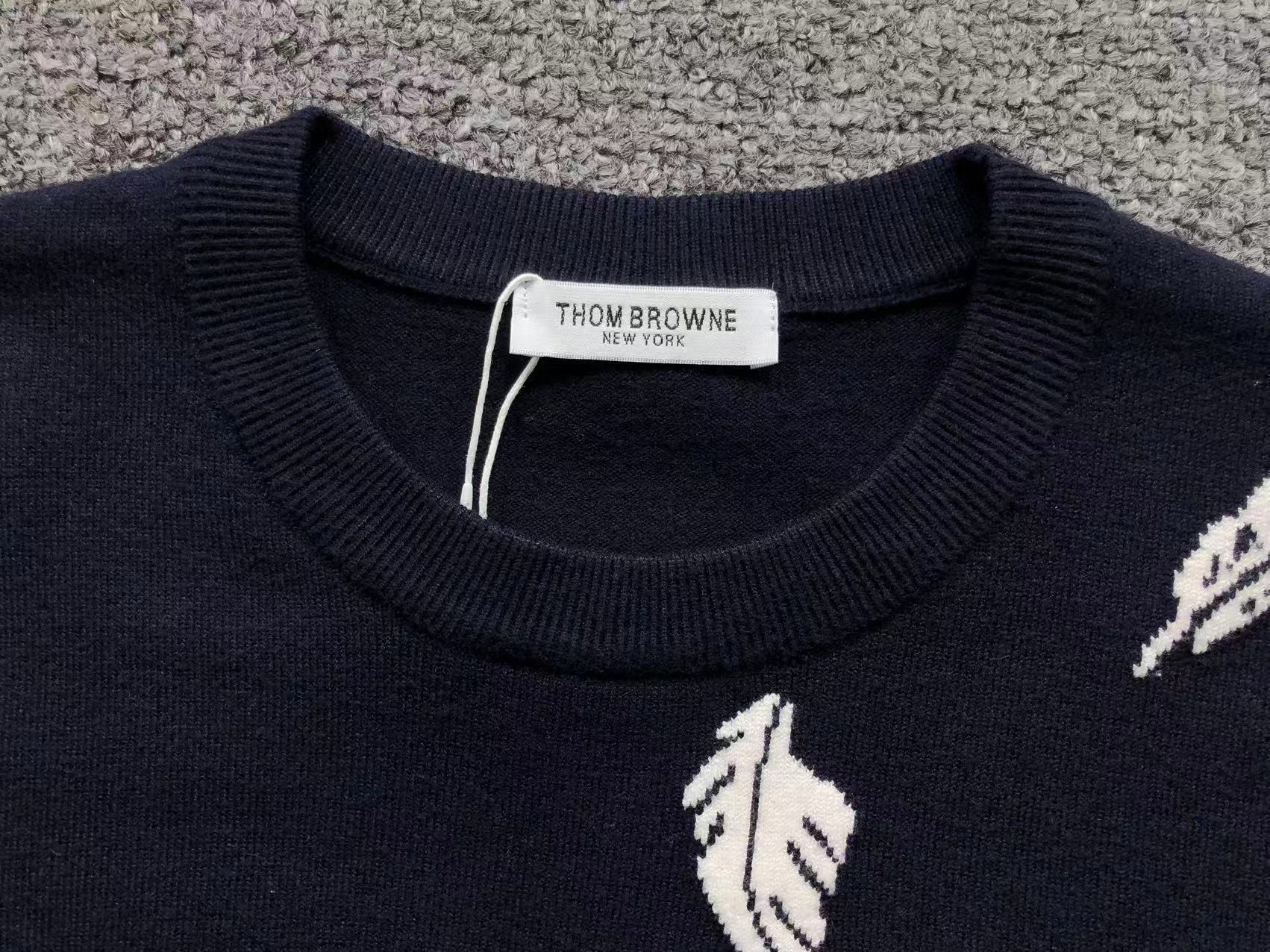T - SWEATER