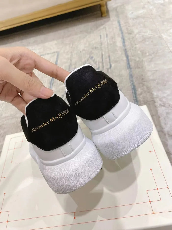 A - SNEAKERS
