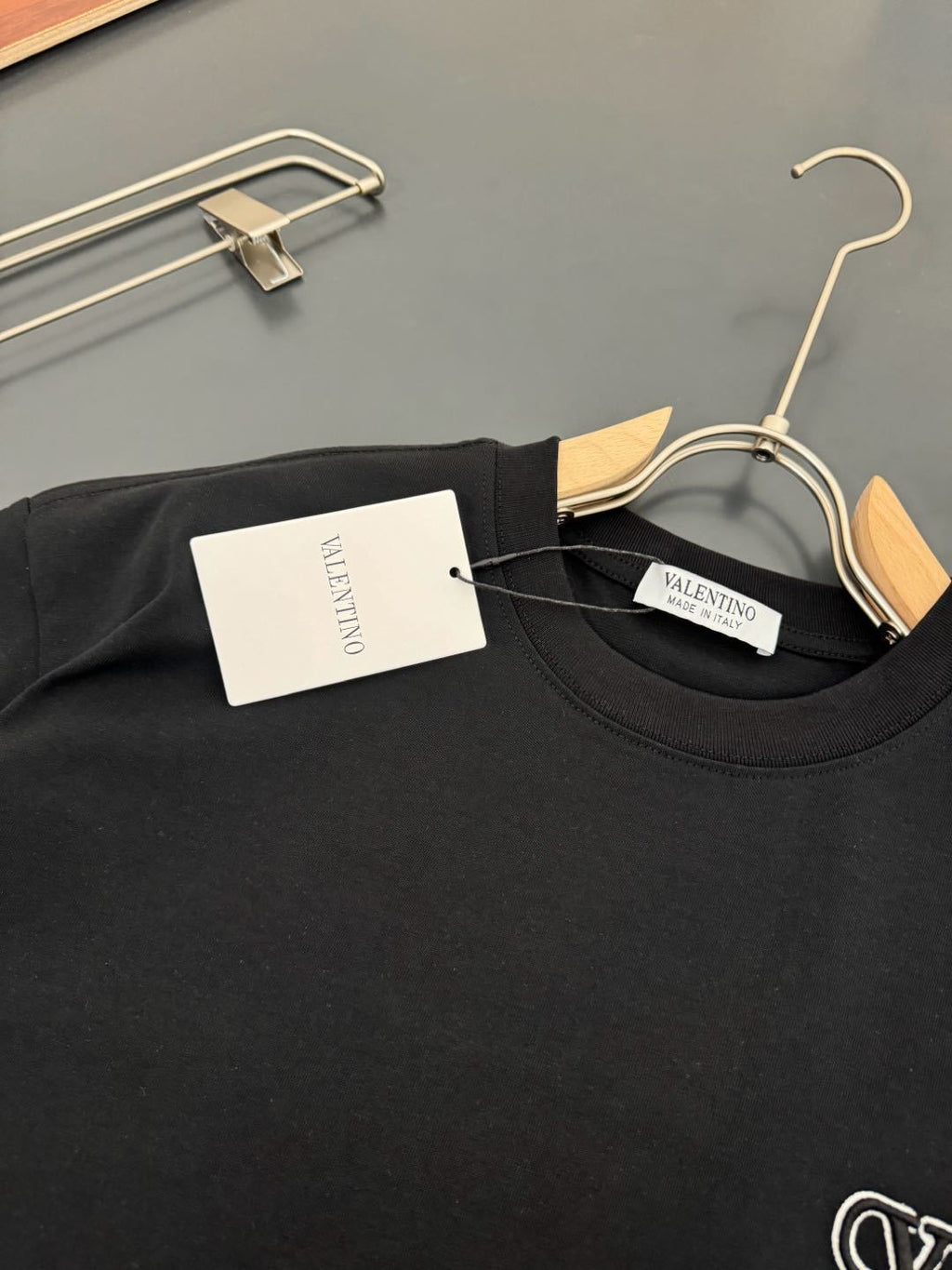 V - TSHIRT