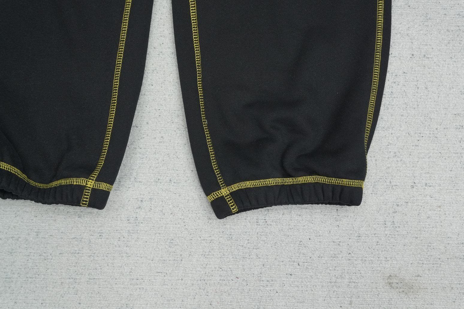 C - SWEATPANTS
