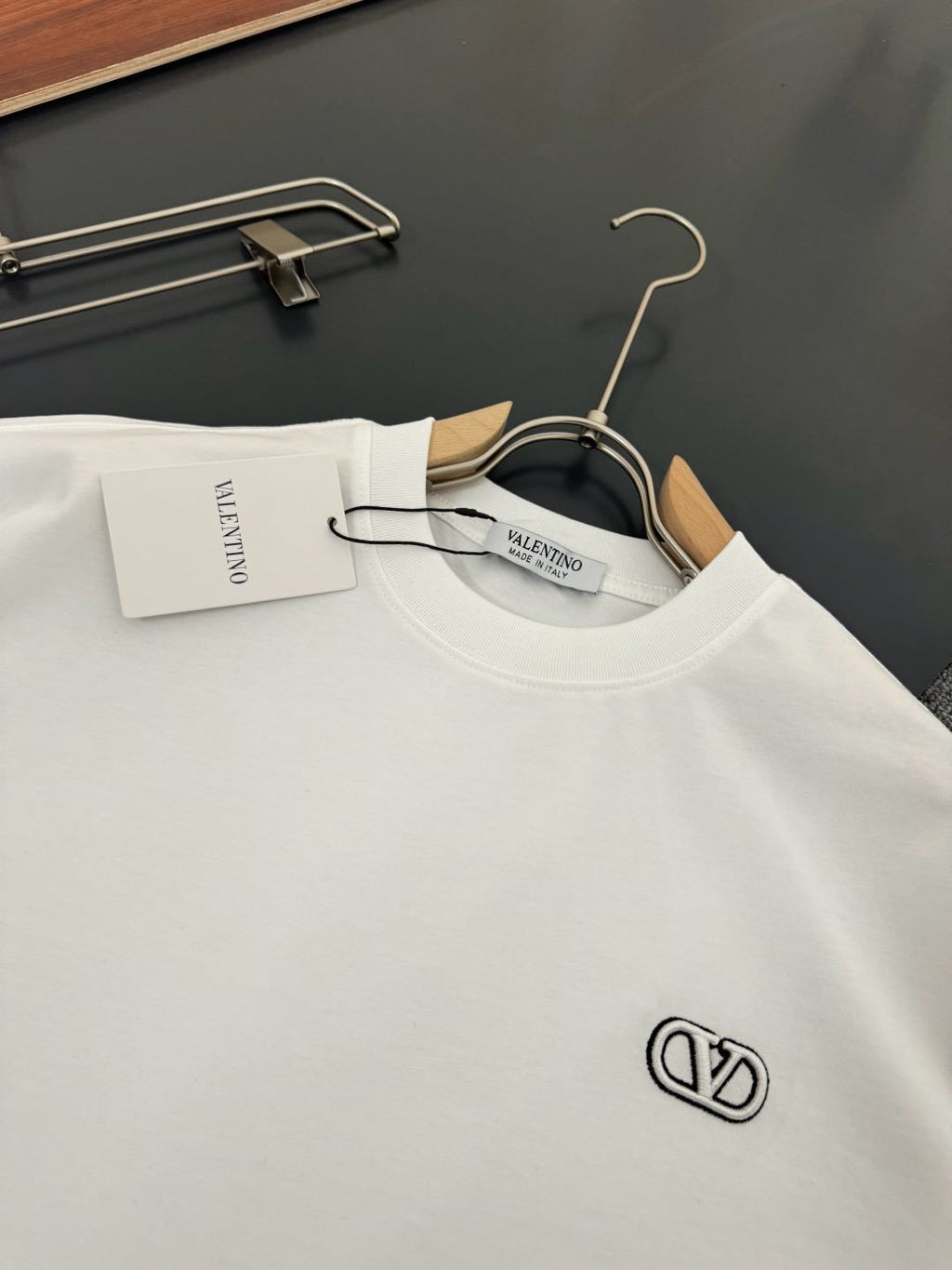 V - TSHIRT