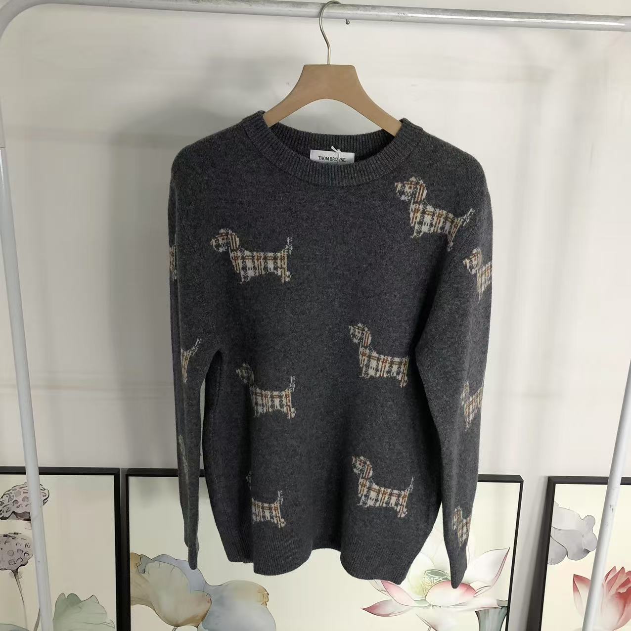 T - SWEATER