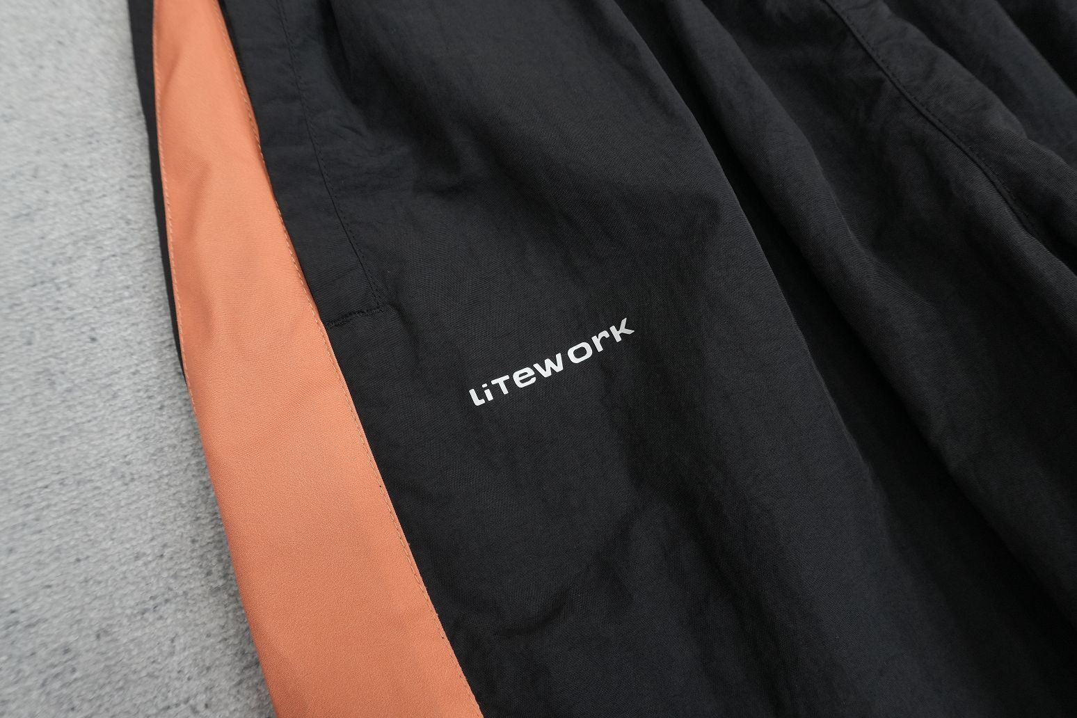 C - SWEATPANTS