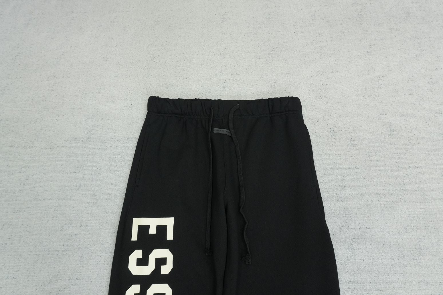 F - SWEATPANTS