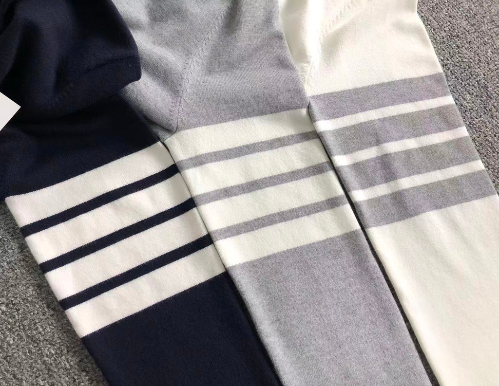 T - SWEATER