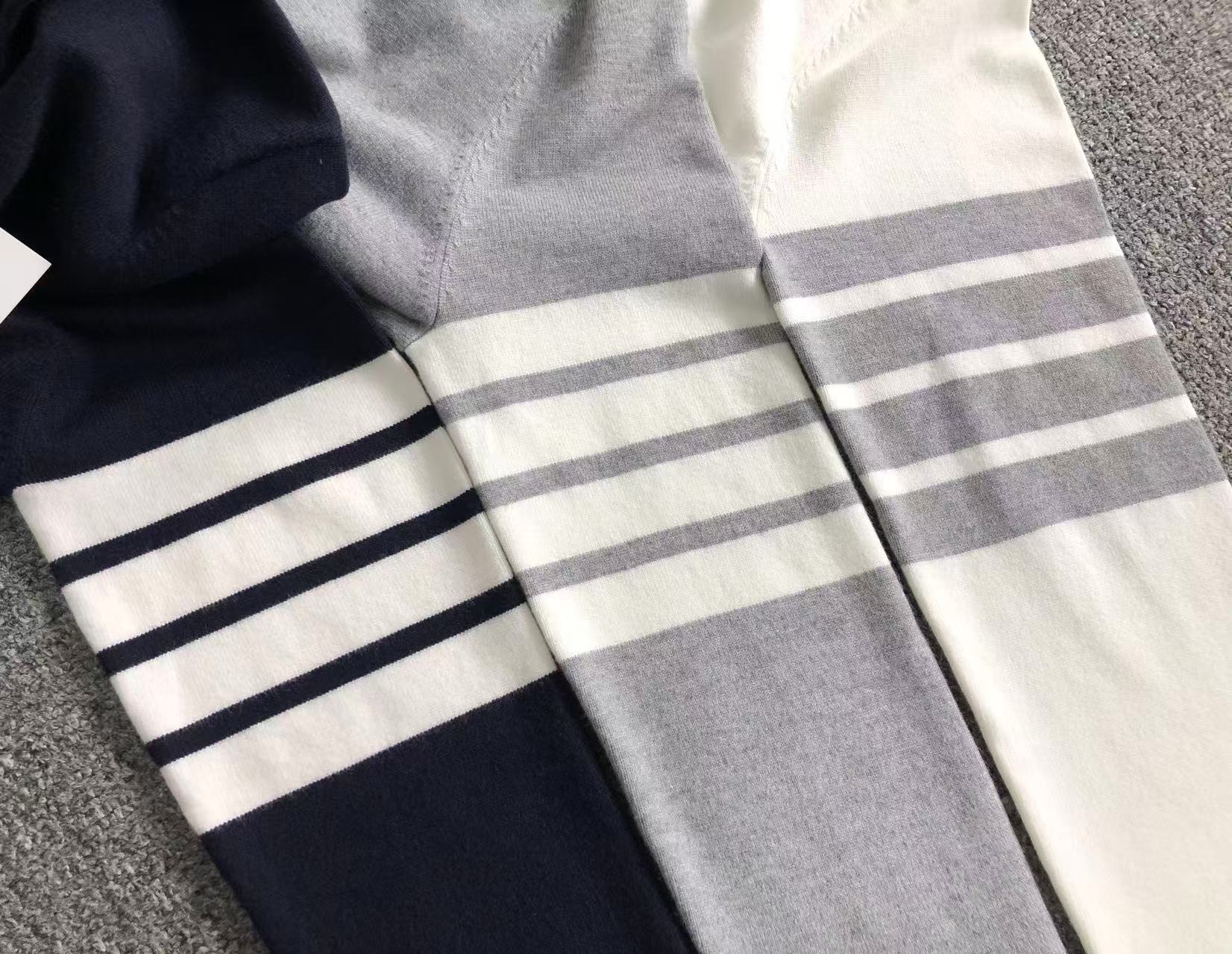 T - SWEATER