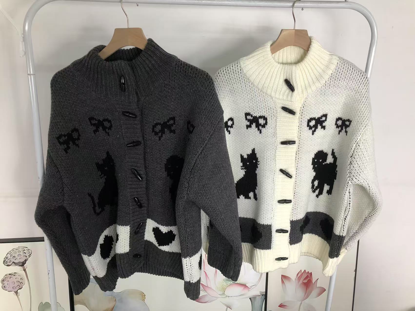 O - SWEATER