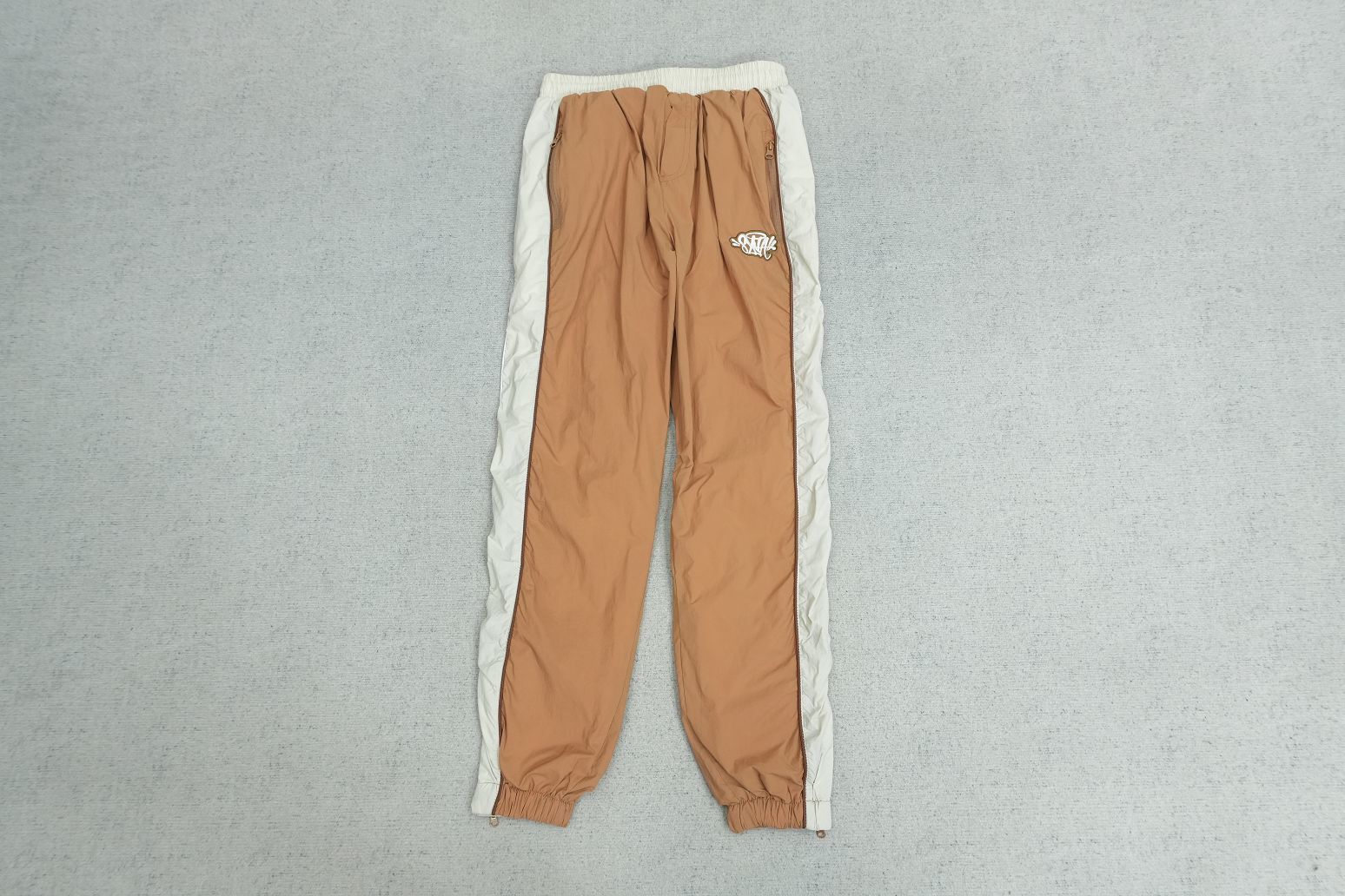 S - SWEATPANTS