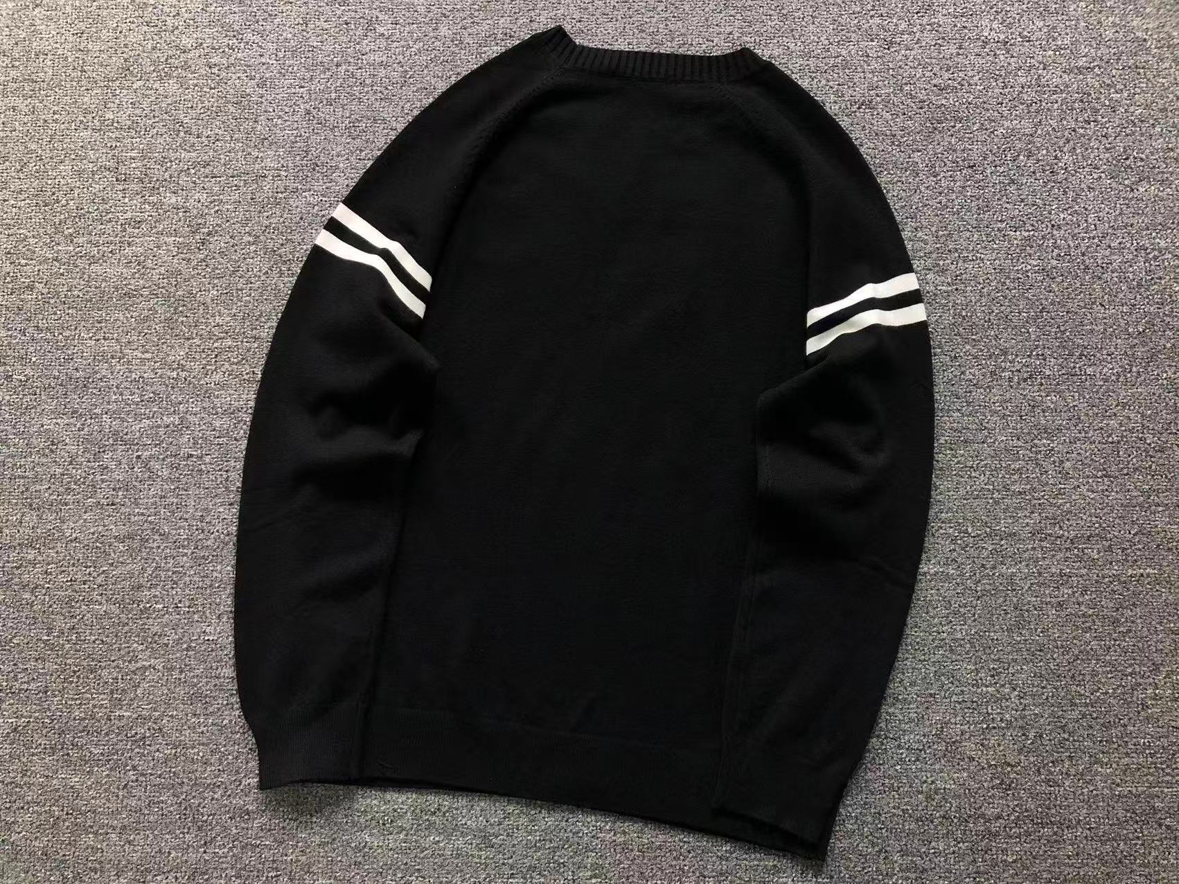 P - SWEATER