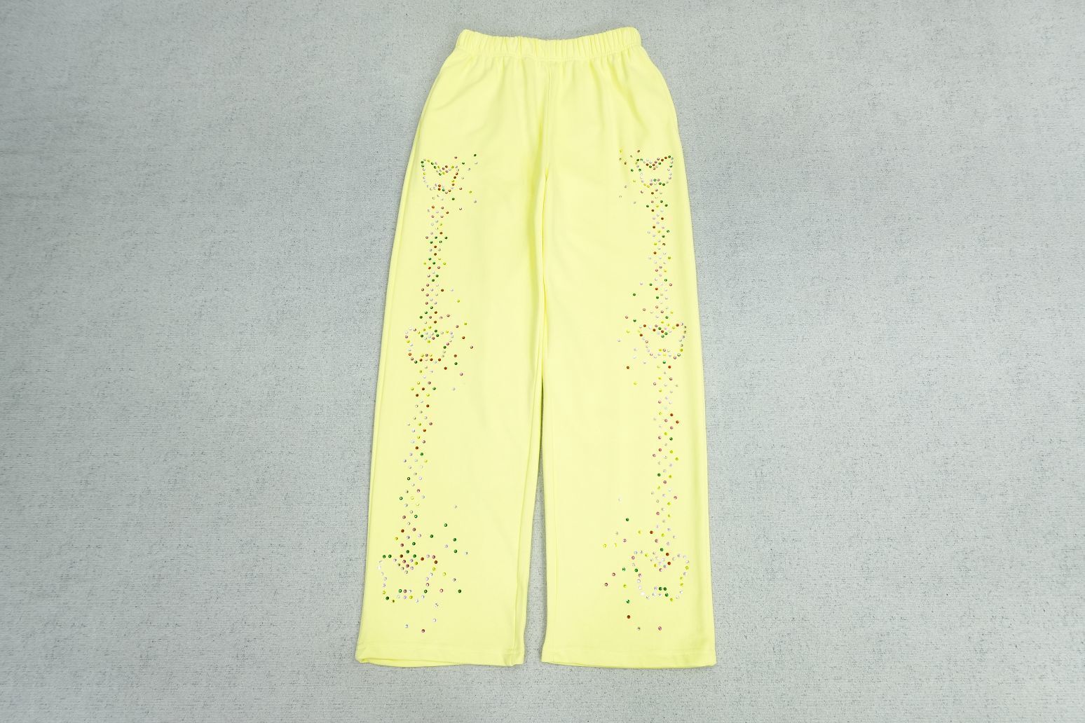 B - SWEATPANTS