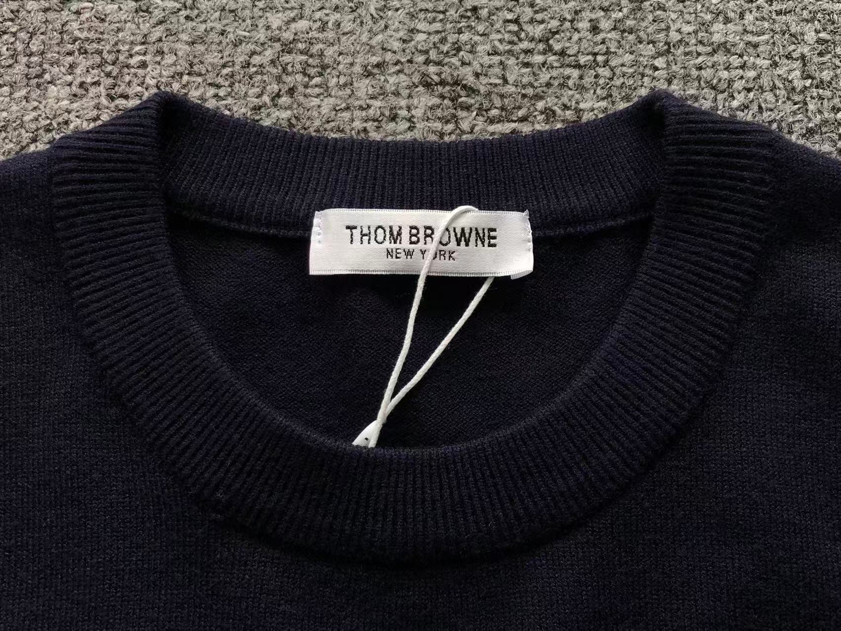 T - SWEATER