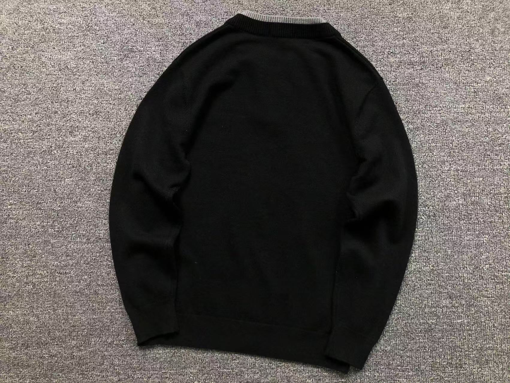 B - SWEATER