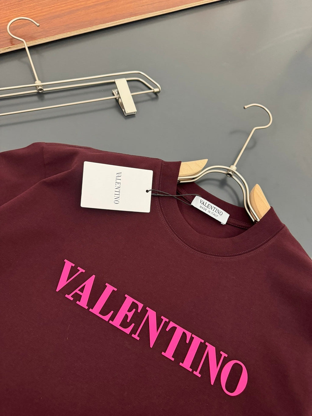V - TSHIRT