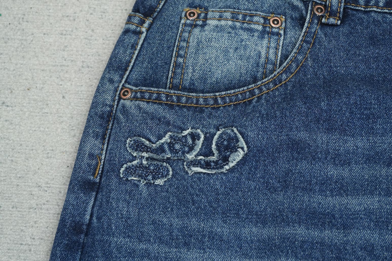 D - JEANS