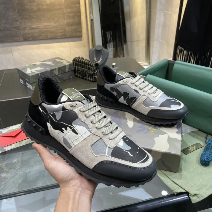 V - SNEAKERS