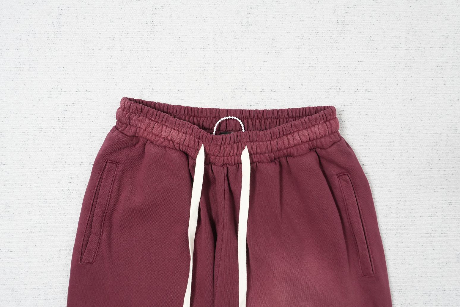 L - SWEATPANTS