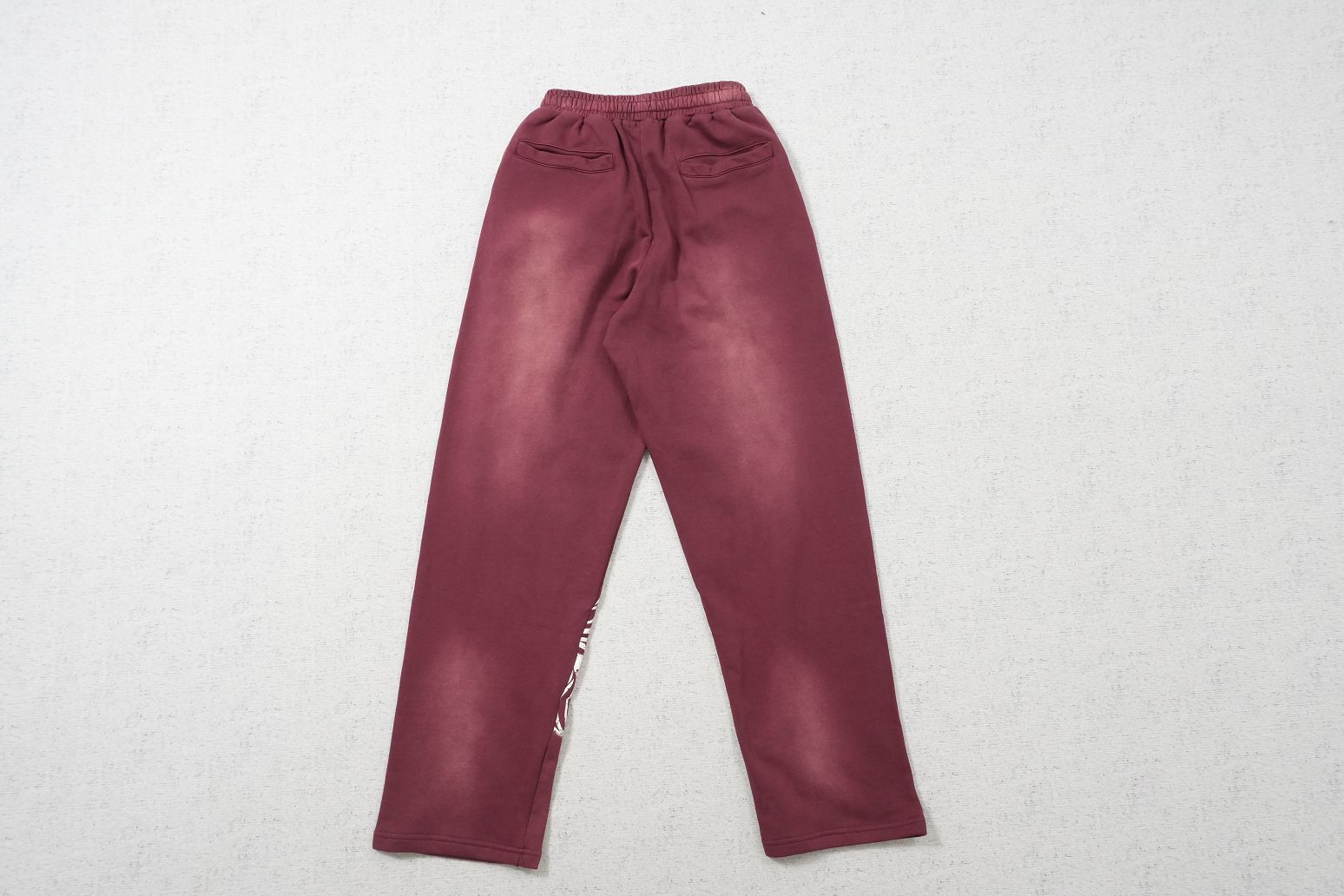L - SWEATPANTS