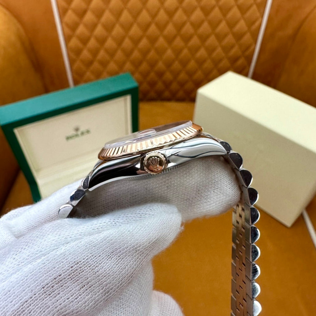 M - Watch