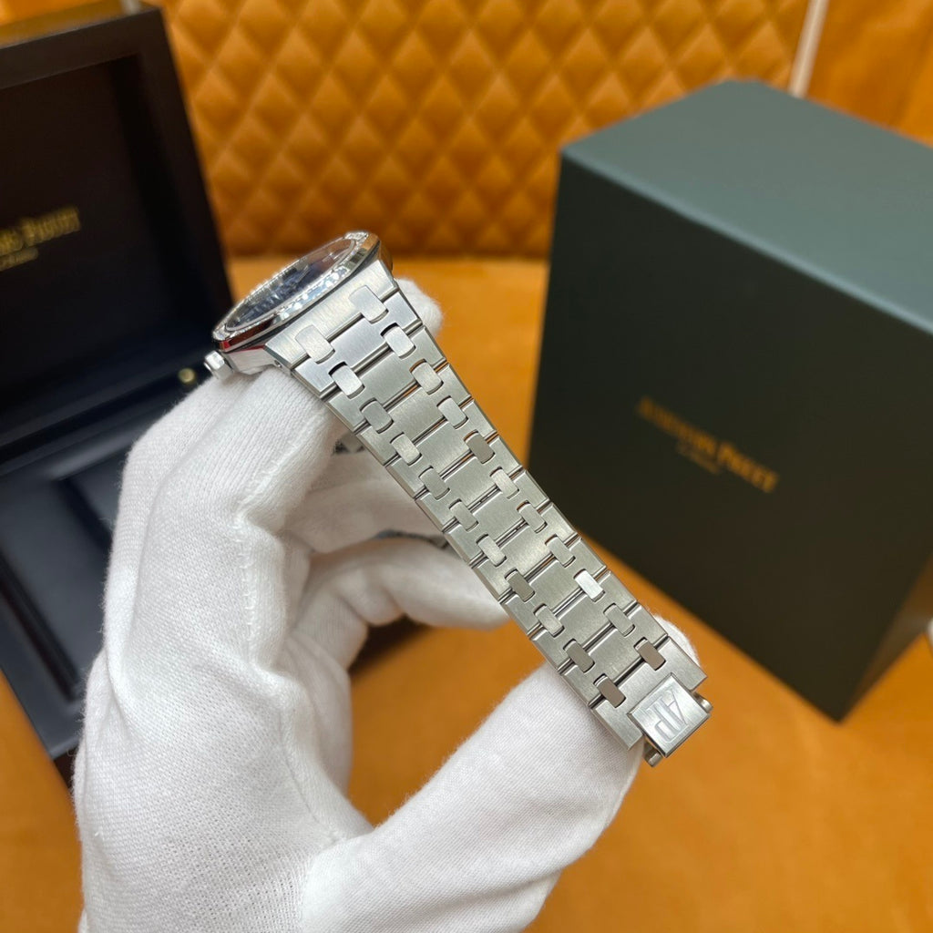 P - Watch
