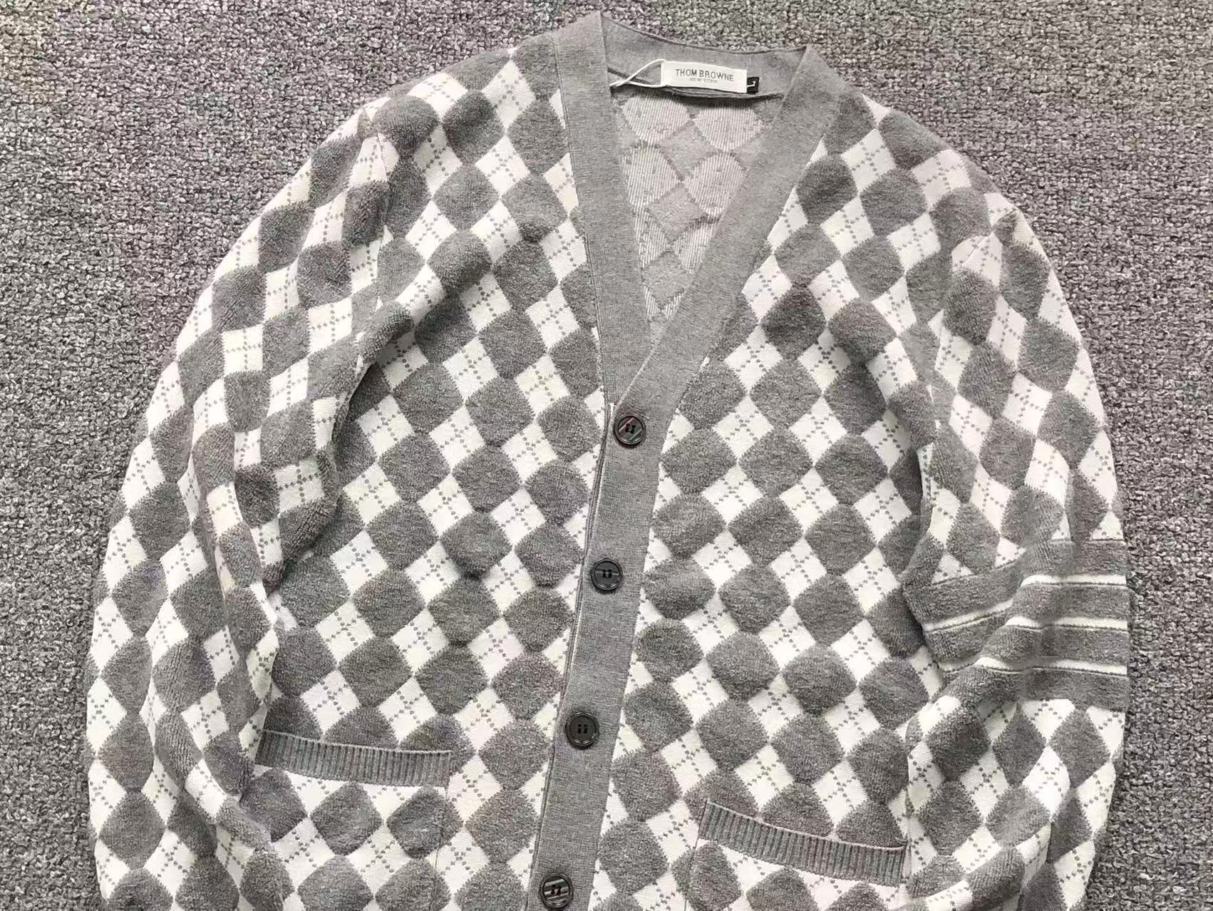 T - SWEATER