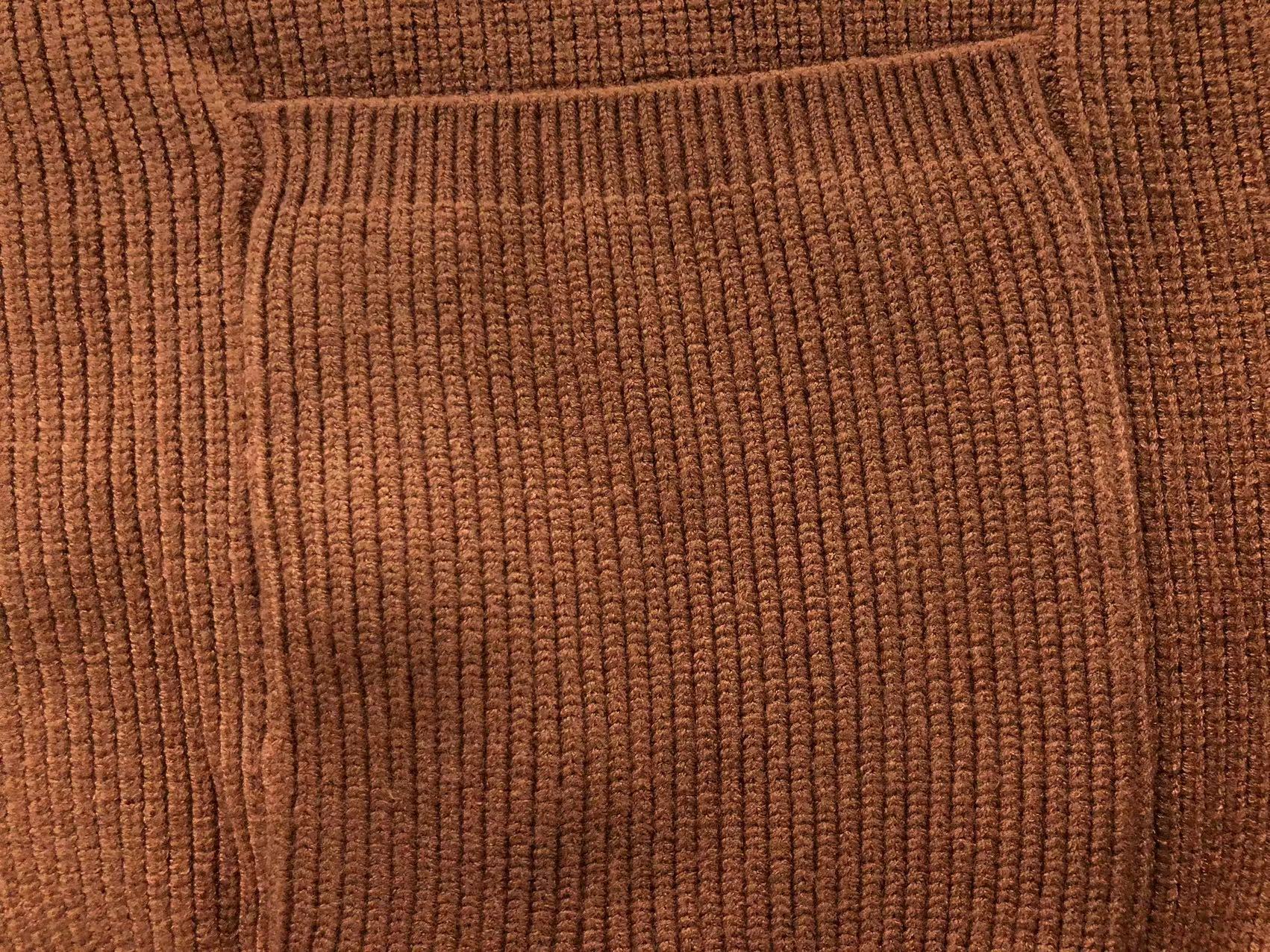 V - SWEATER