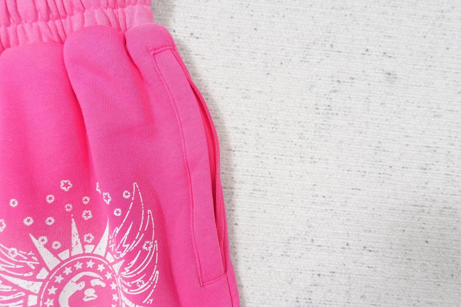L - SWEATPANTS