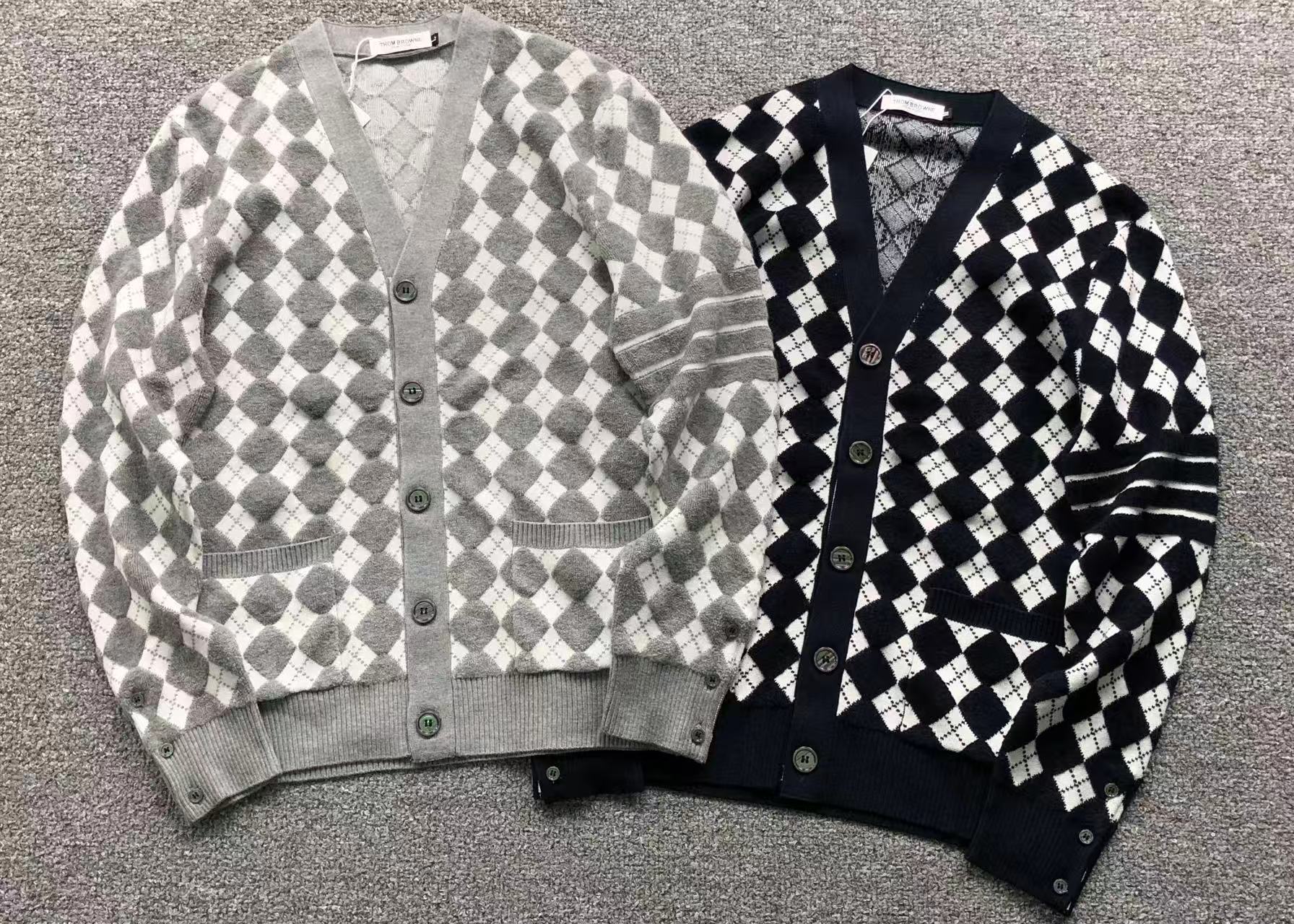 T - SWEATER