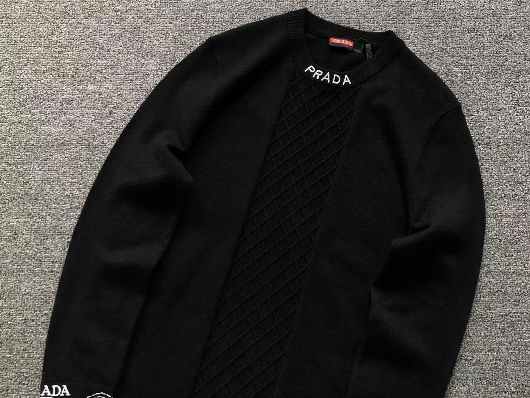 P - SWEATER